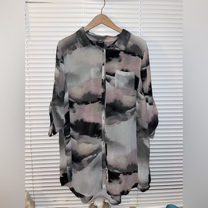 Torrid womens abstract blouse size 1 (plus)